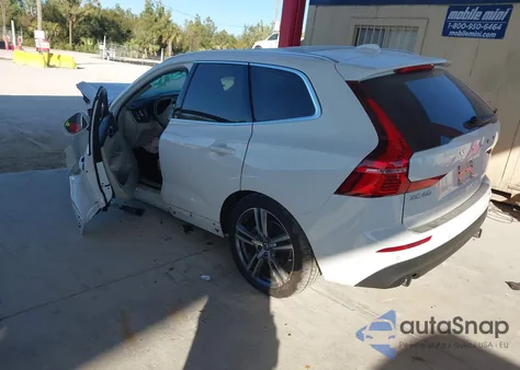 2021 Volvo Xc60 T5 Momentum z USA, uszkodzony, nr VIN YV4102DK2M1685207